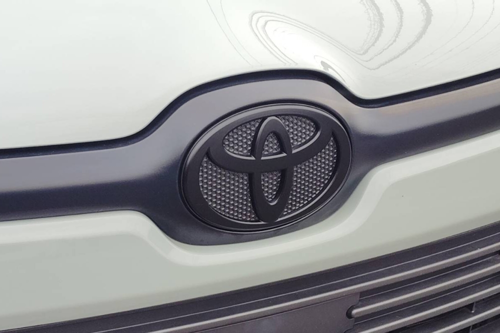 TOYOTAマットブラックエンブレム